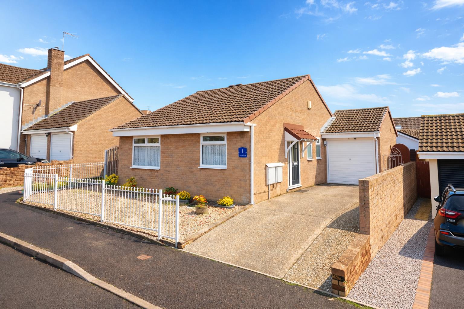 Eckley Road, Sully